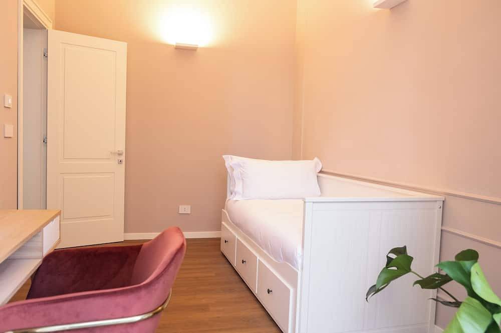 Beautiful finely furnished apartment in the heart of the city of Catania in Catania, Provincia de Catania