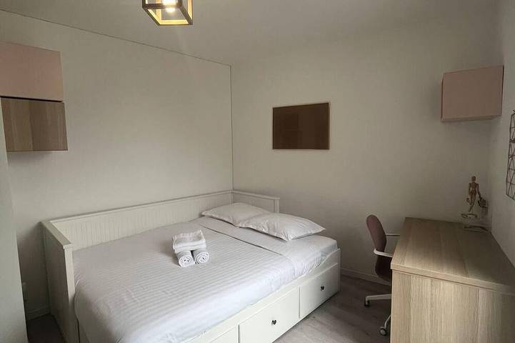 Ganze Wohnung, Apartment with balcony at the gates of Paris in Bagnolet, Seine-Saint-Denis