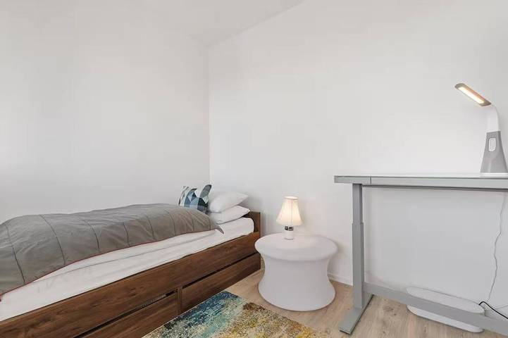 Ganze Wohnung, Spacious 4-Bed Apartment for 5 | 2 Balconies | Wi-Fi | 15 Min Centre in Bratislava, Bratislava und Umgebung