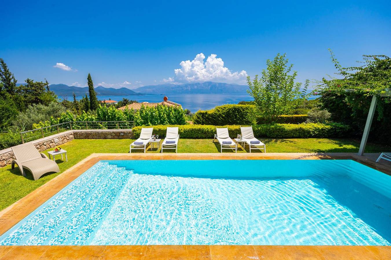Villa Kyklamino in Nikiana, Alexandros