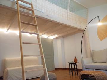 Gîte pour 12 personnes, avec jardin ainsi que terrasse et piscine à Souspierre
