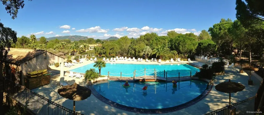 Camping para 4 personas, con jardín además de piscina y vistas - 1