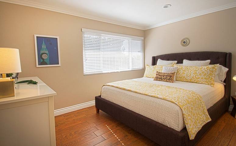 Vacation rental for 17 people, with hot tub in Anaheim