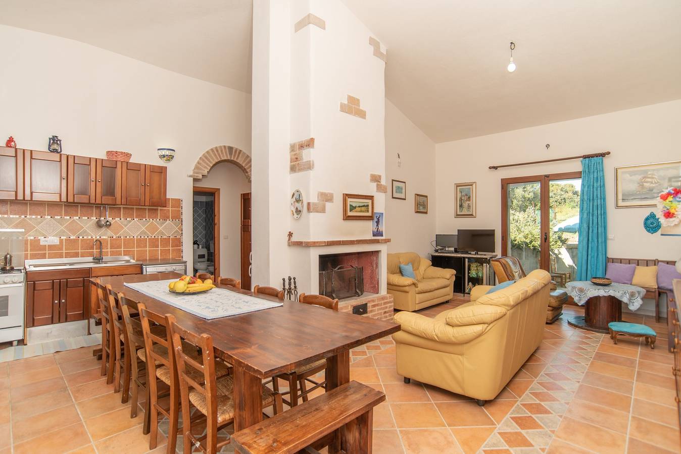 Appartement entier, Appartement de vacances avec grand espace extérieur ; places de parking disponibles in Oniài, Golfe d'Orosei