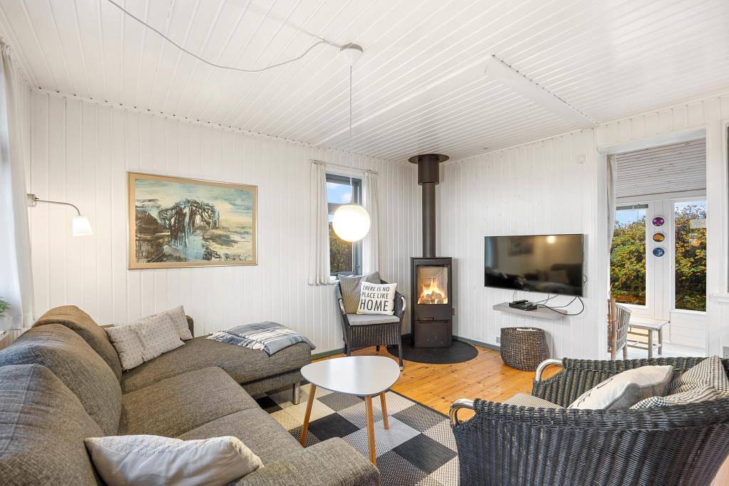 Gut gelegenes und helles Ferienhaus mit Wintergarten in Søndervig, Holmsland Klit