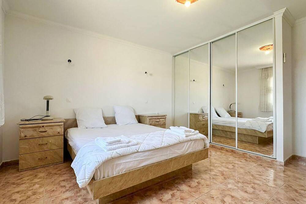 Awesome home in Rochefort du Gard in Rochefort-du-Gard, Nimes und Umgebung
