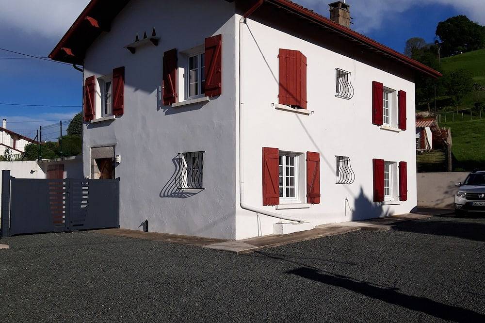 Belle Maison Basque in Banca, Bayonne region