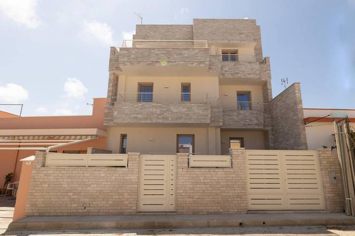 Chambre d’hôte pour 3 personnes, avec Balcon et Terrasse à Torre San Giovanni