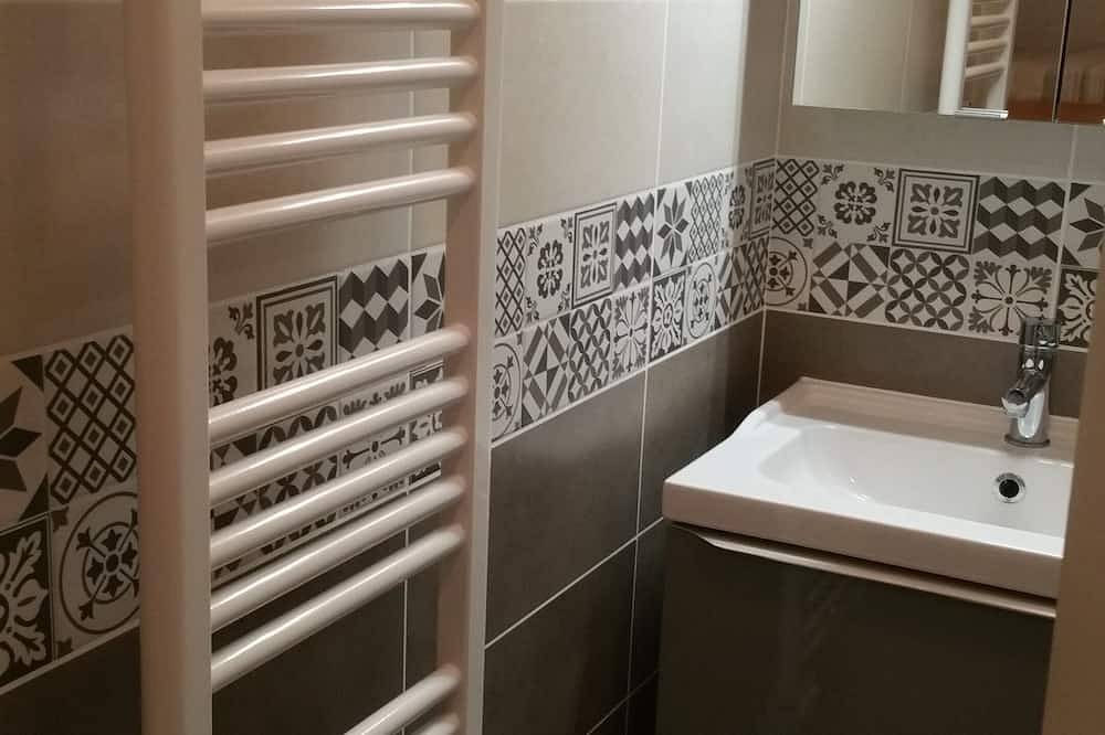 Apartamento entero, Studio Zen 2/4 to 5 pers. -> 23H Walking distance (beach, hiking, children's playground, shops) in Saint-Mandrier-sur-Mer, Region de Toulon