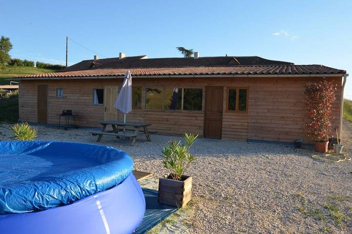 Gîte pour 16 personnes, avec jardin ainsi que piscine et terrasse, animaux acceptés dans le Gers