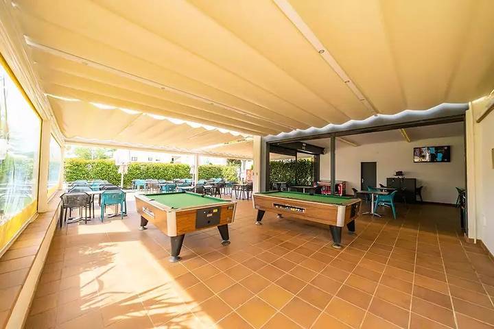 Camping pour 6 personnes, avec terrasse et piscine sur la Costa Brava - 4