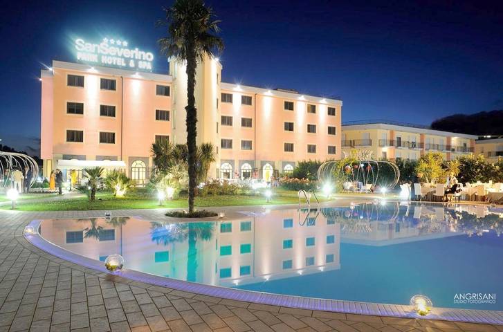 Hotel per 3 persone, con sauna e giardino nonché idromassaggio e piscina in Mercato San Severino