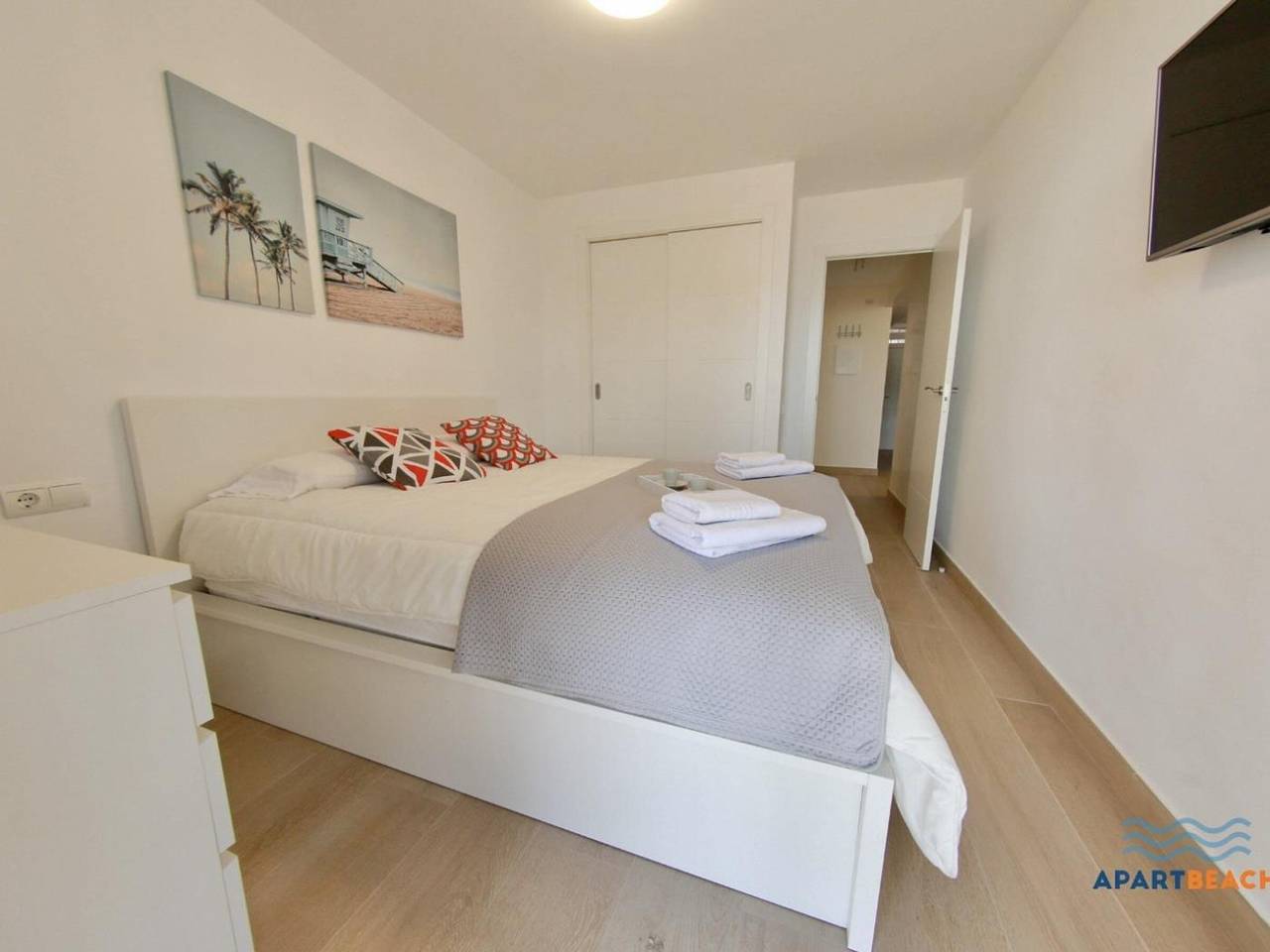 Ganze Wohnung, Geräumige Wohnung in La Pineda, 3 Schlafzimmer, klimatisiert, direkt am Strand in La Pineda, Platja de la Pineda