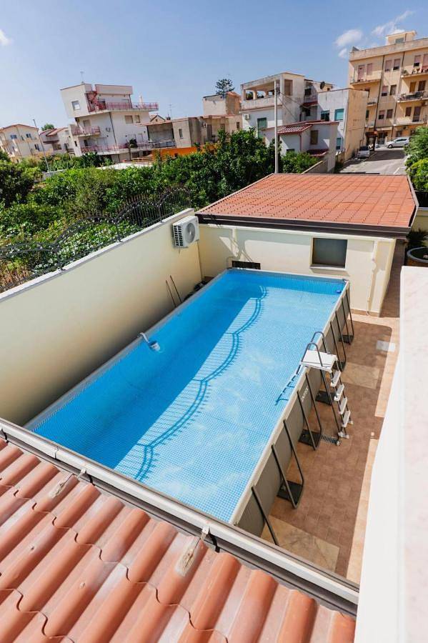 Gîte pour 4 personnes, avec jardin ainsi que piscine et vue, animaux acceptés dans Gallico Marina - 3