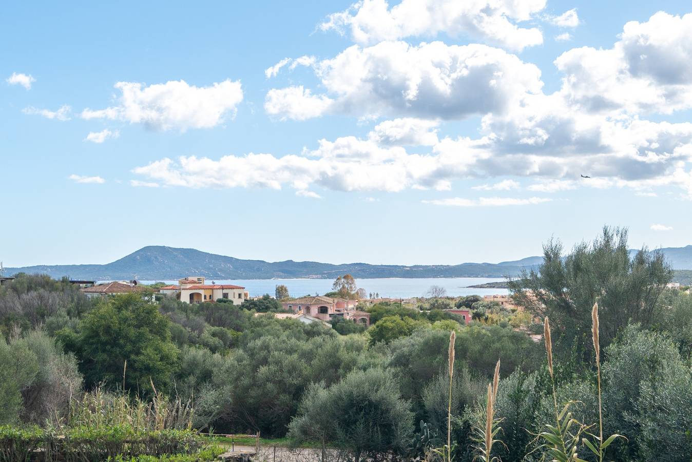 Apartamento entero, Apartamento "Poggio Dei Fiori G6" con vistas al mar y terraza privada in Moriscu, Pittulongu