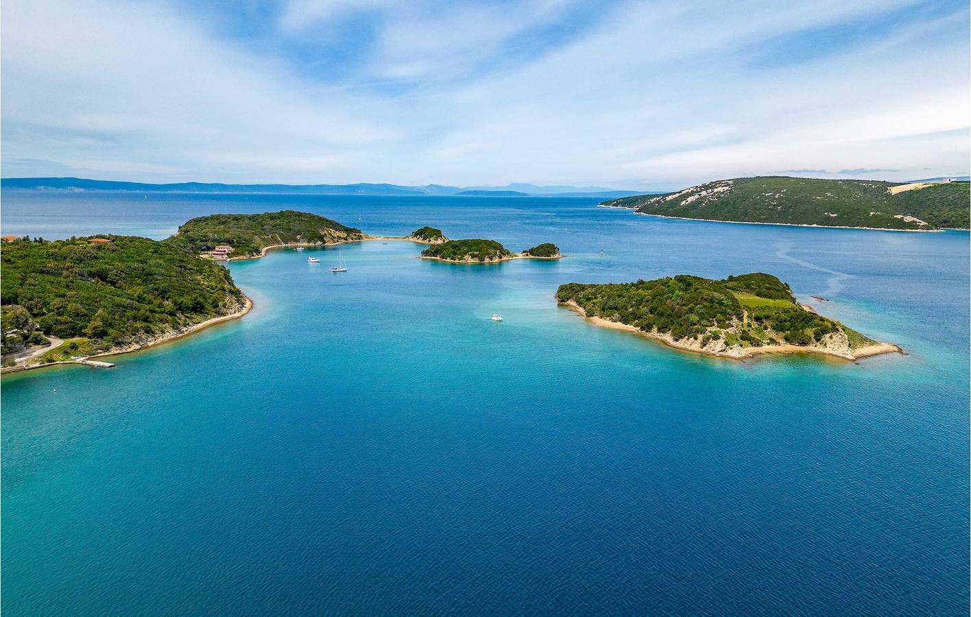 Ganze Ferienwohnung, Gemütliche Ferienwohnung mit Meerblick, WLAN, Terrasse und Parkplatz – 600 m bis zur Küste in Supetarska Draga, Rab