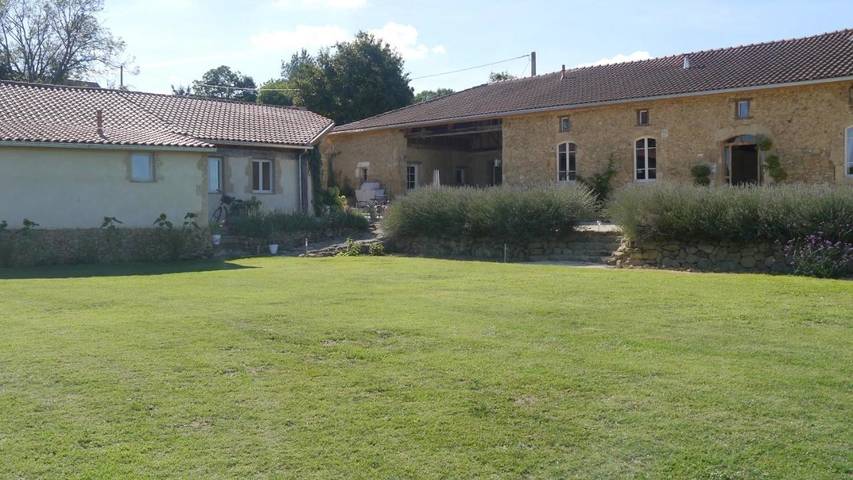 Location de vacances pour 2 personnes, avec terrasse ainsi que piscine et jardin à Saint-Justin (Gers) - 2