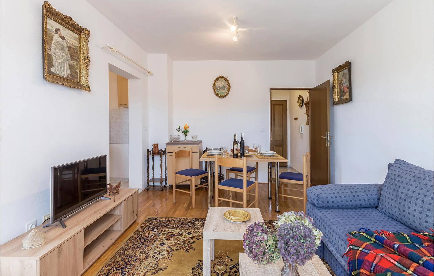 Ganze Ferienwohnung, Gemütliche Wohnung mit WLAN, Terrasse und Parkplatz – 1,5 km zum Strand in Funtana, Vrsar-Funtana