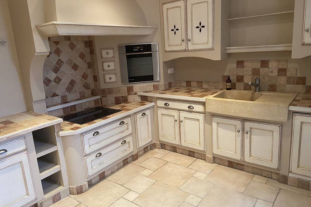 Mas in Tarascon, Arles region