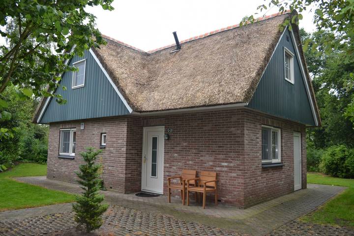 Villa für 4 Personen, mit Balkon/Terrasse und Terrasse sowie Garten und Kinderpool