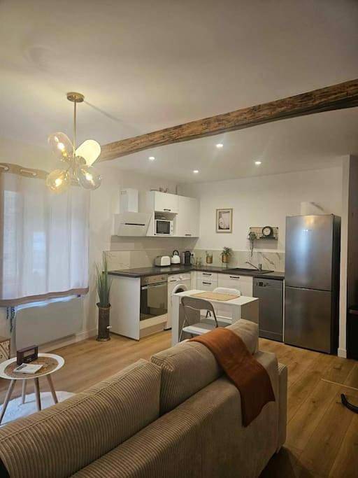Gîte pour 7 personnes, avec Balcon et Terrasse ainsi que Jardin et Vue à Vertrieu - 2