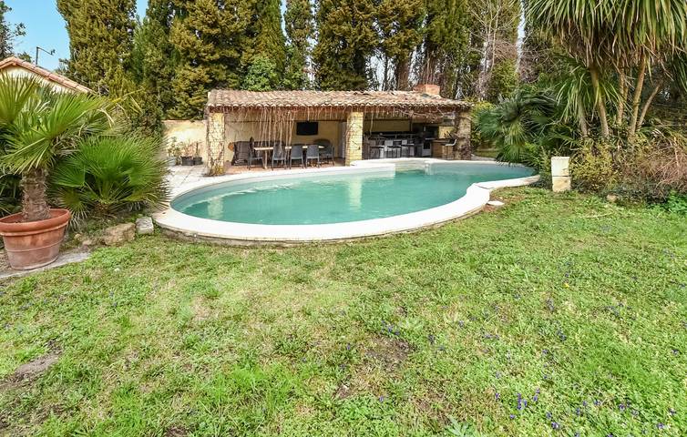 Entraigues-sur-la-Sorgue Appartement avec piscine et jardin in Entraigues-sur-la-Sorgue, Vaucluse