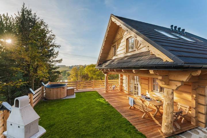 Dom dla 9 osób, z Jacuzzi i Taras oraz Ogród i Widok na jezioro w Kluszkowce
