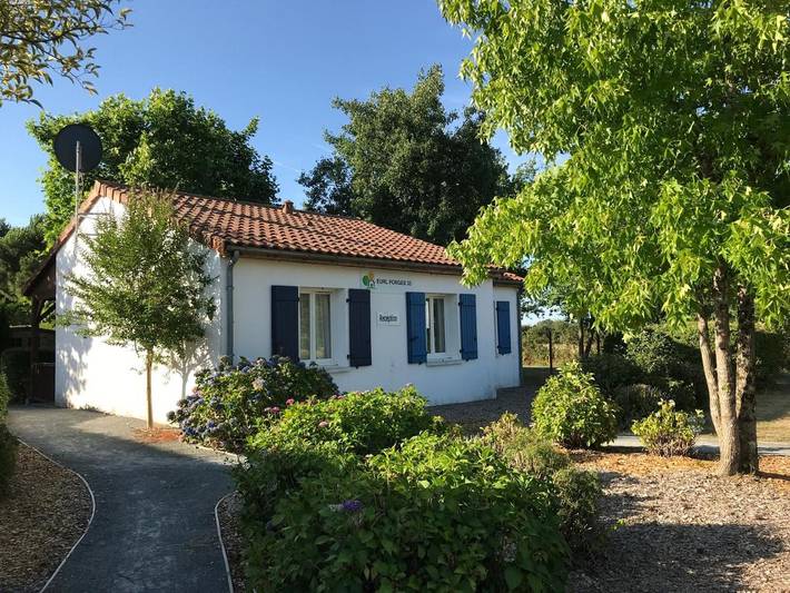 Location de vacances pour 6 personnes, avec piscine et vue ainsi que bassin pour enfant et jardin, animaux acceptés à Les Forges - 4