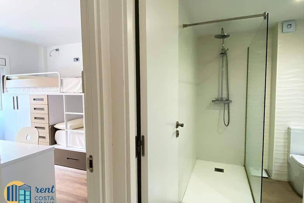Entire apartment, Apartment Bluedream in S'Agaró for 5 people with wifi, air and pool in S'Agaró, Platja d'Aro