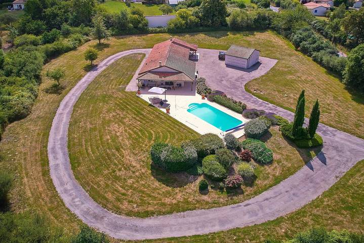 Villa pour 8 personnes, avec piscine