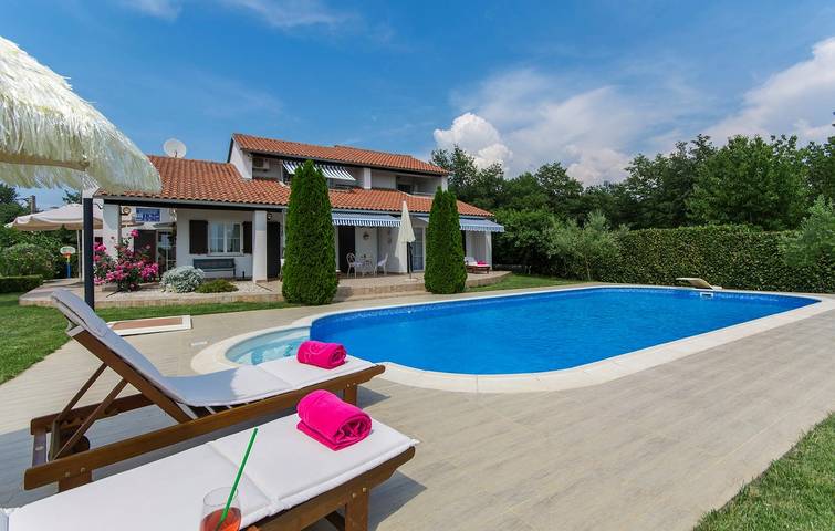 Ferienhaus für 8 Personen, mit Balkon/Terrasse und Pool in Nova Vas - 2