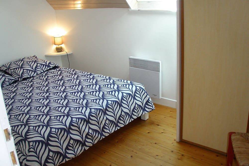 Breton stone house, 400 m from the sea, Camaret, Roscanvel. in Roscanvel, Iroise