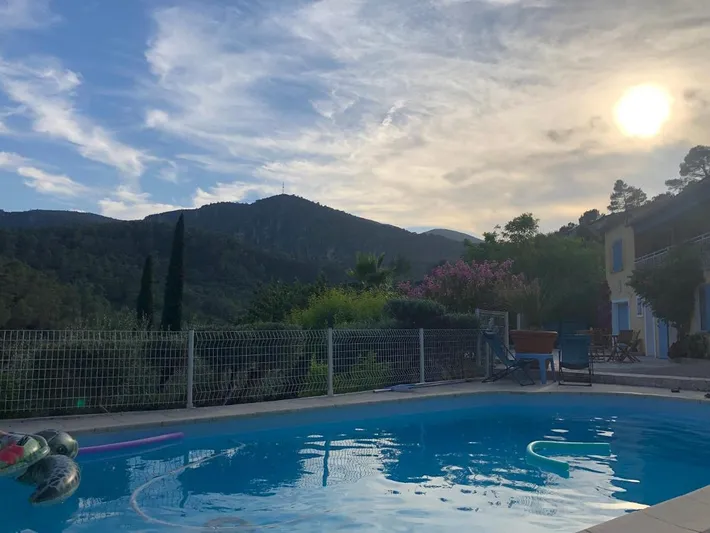 Apartamento de vacaciones para 4 personas, con jardín y vistas además de terraza y piscina - 1