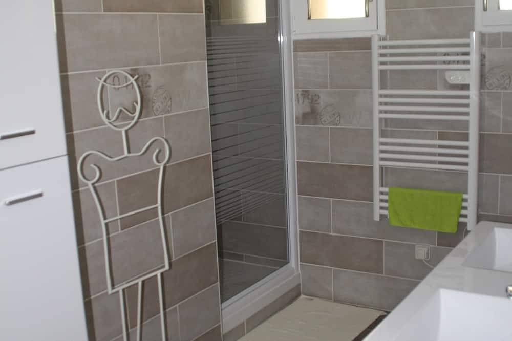 Entire apartment, \"La Parenthese\" charming rental lake and mountain view in Le Bourget-du-Lac, Chambéry region
