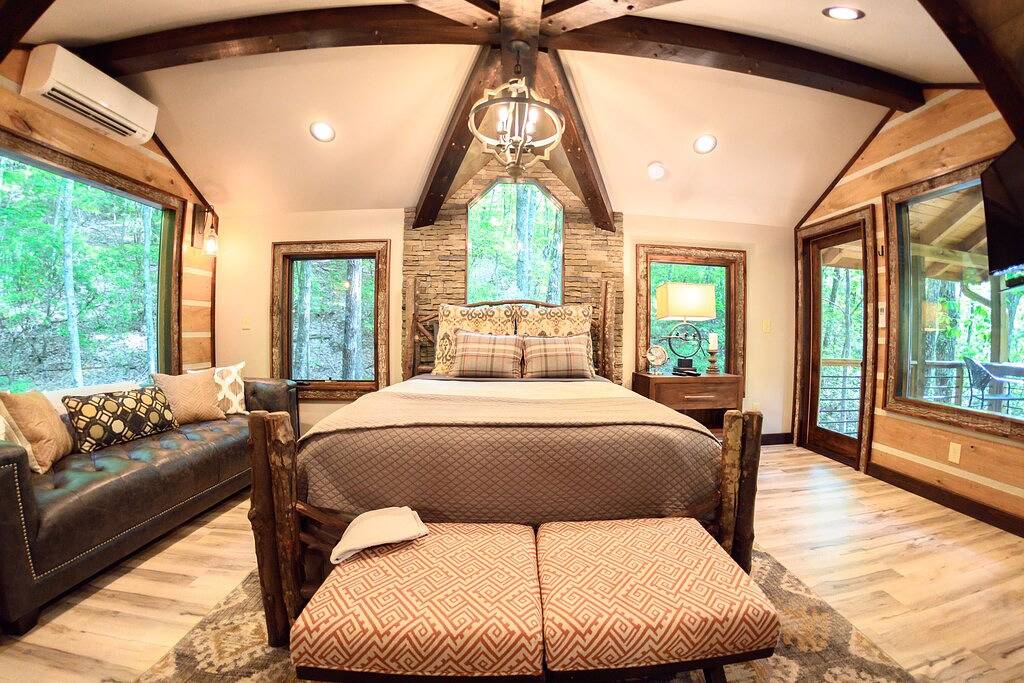 Inn The Ravine Luxury Treehouse * Whirlpool, Kamin, Feuerstelle, abgeschieden * in Cherry Log, Chattahoochee National Forest