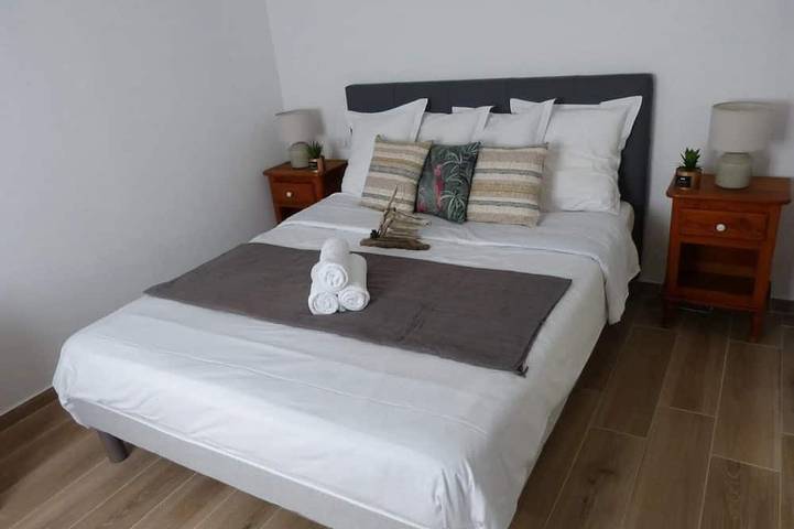 Mini villa T2 climatisée, vue mer, cosy & moderne in Olmeto, Arrondissement de Sartène