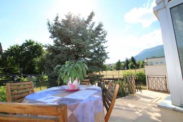 Gîte pour 4 personnes, avec terrasse et jardin à Sigoyer