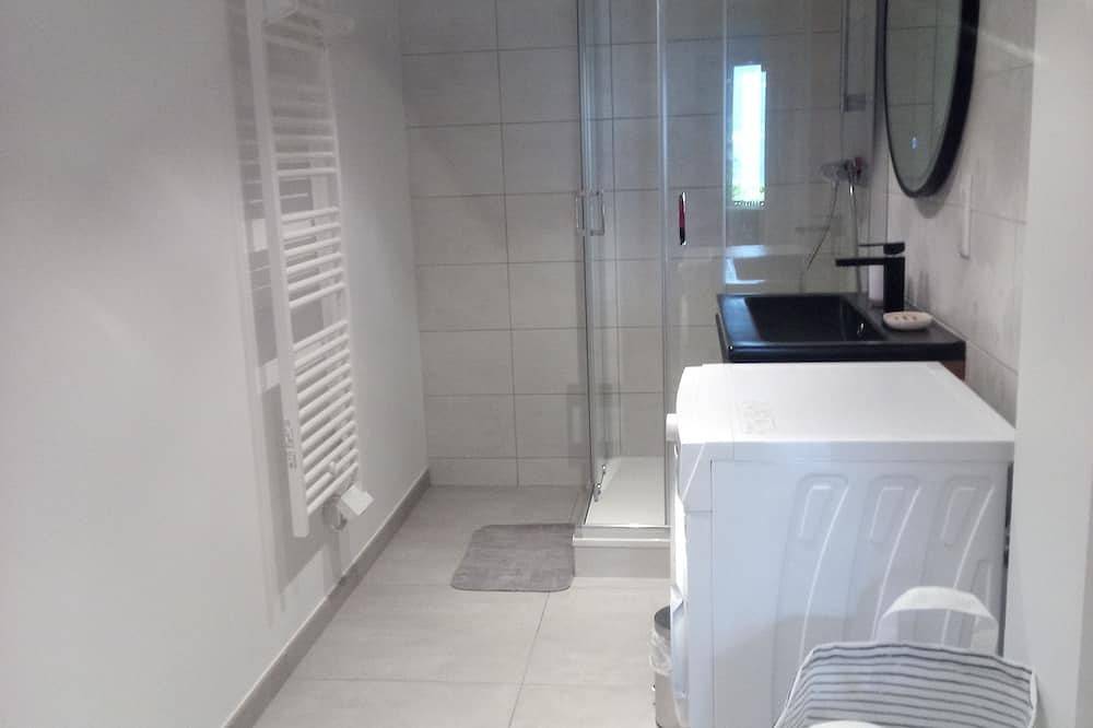 Appartement entier, Studio 2 personnes,\"La dent du chat\"3*accès au lac à pied in Tresserve, Région de Chambéry