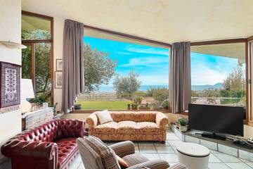 Location de vacances pour 7 personnes, avec jardin ainsi que vue et piscine, animaux acceptés à Formia