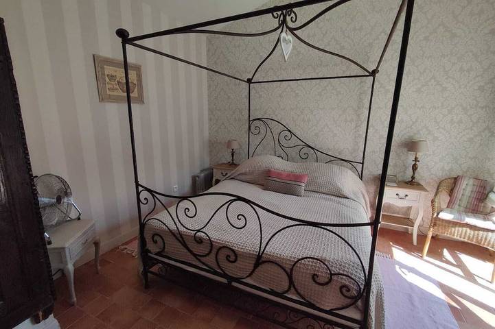 Location de vacances pour 6 personnes, avec jardin à La Capelle-et-Masmolène - 3