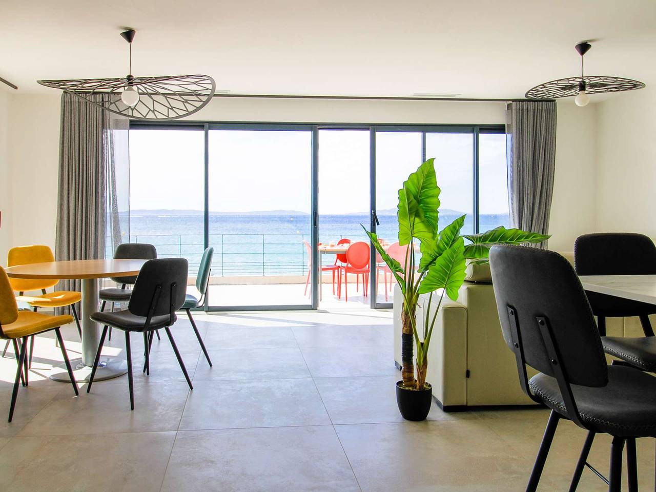 Appartement entier, Appartement d'exception à Cavalière, terrasse pied dans l'eau, 6 pers. in Cavalière, Le Lavandou