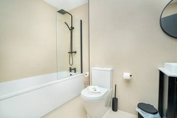 Apartment for 4 People in Birmingham, Birmingham Area, Photo 4