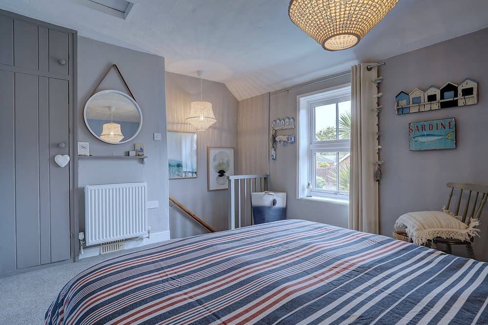 Bulmer Cottage | Dog-Friendly Coastal Cottage, 10 Mins Walk to Beach in Great Yarmouth, The Broads
