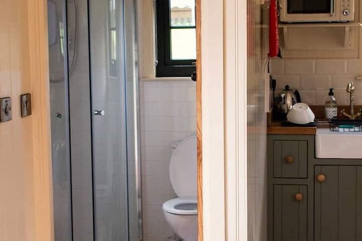 Luxury Five Person Shepherd Hut in Grafschaft Antrim