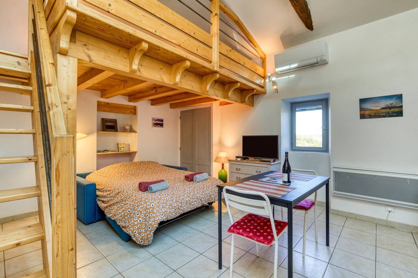 Appartement entier, Les Hauts d'issensac: gite proche st guilhem le desert avec pisicne et plages privées Hérault in Causse-de-la-Selle, Région de Lodève