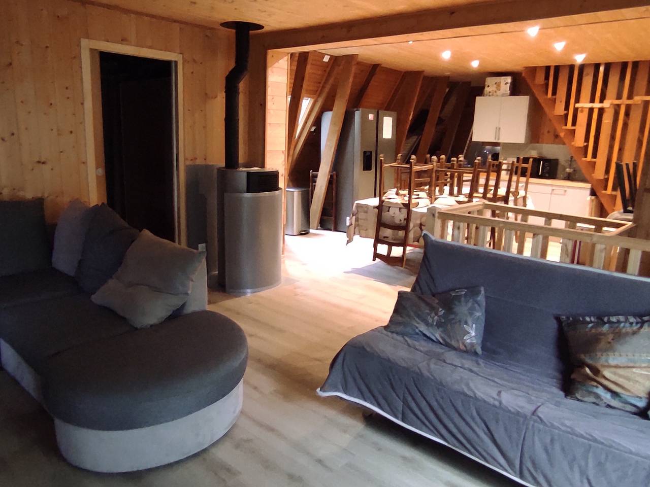 Large modern chalet for 14 in Super Besse in Super Besse, Besse-et-Saint-Anastaise