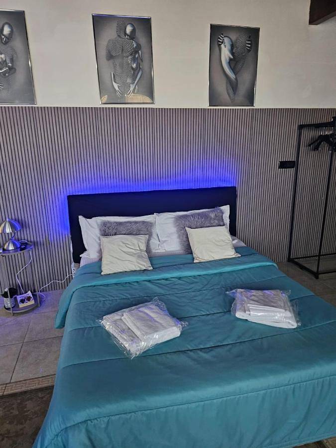 Loft per 8 persone, con panorama e balcone nonché piscina a Napoli