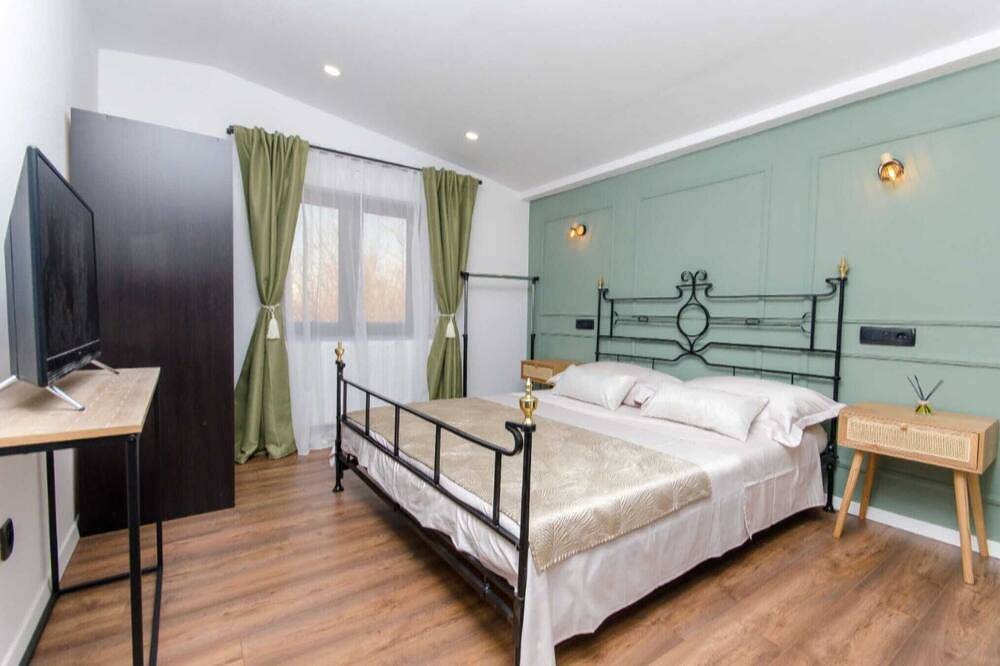 Villa sa bazenom i jacuzzijem u Dalmatinskoj zagori na 20 min od Splita in Dalmatinisches Zagora