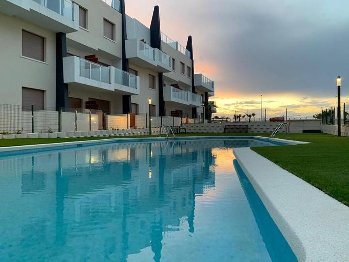 Apartamento para 4 personas, con Terraza y Jardín además de Piscina y Vistas en Torre de la Horadada