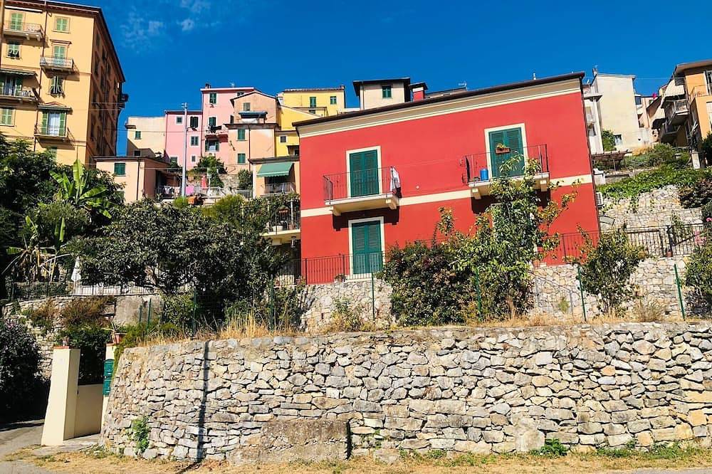 Apartamento entero, New Flat In A Quiet Area With Provat Parking Lot And Garden in La Spezia (City), La Spezia